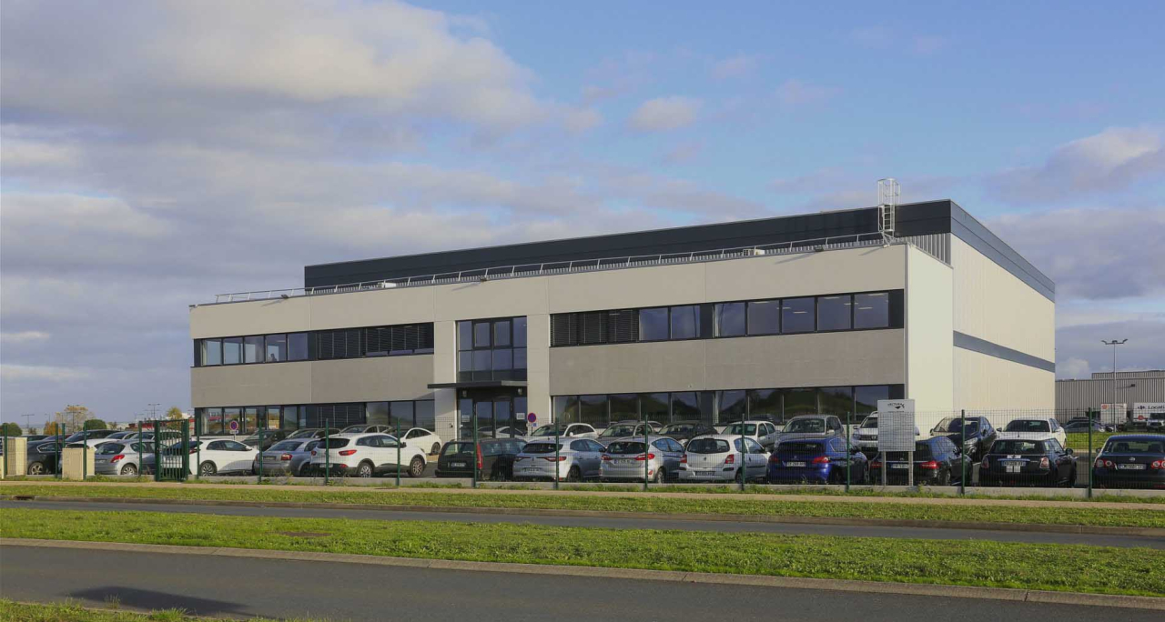 23B3691 copie 1900x1015