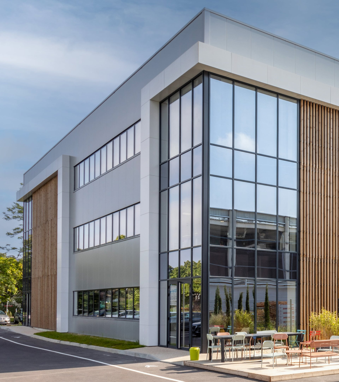 706A7494 658x741 min 1 min