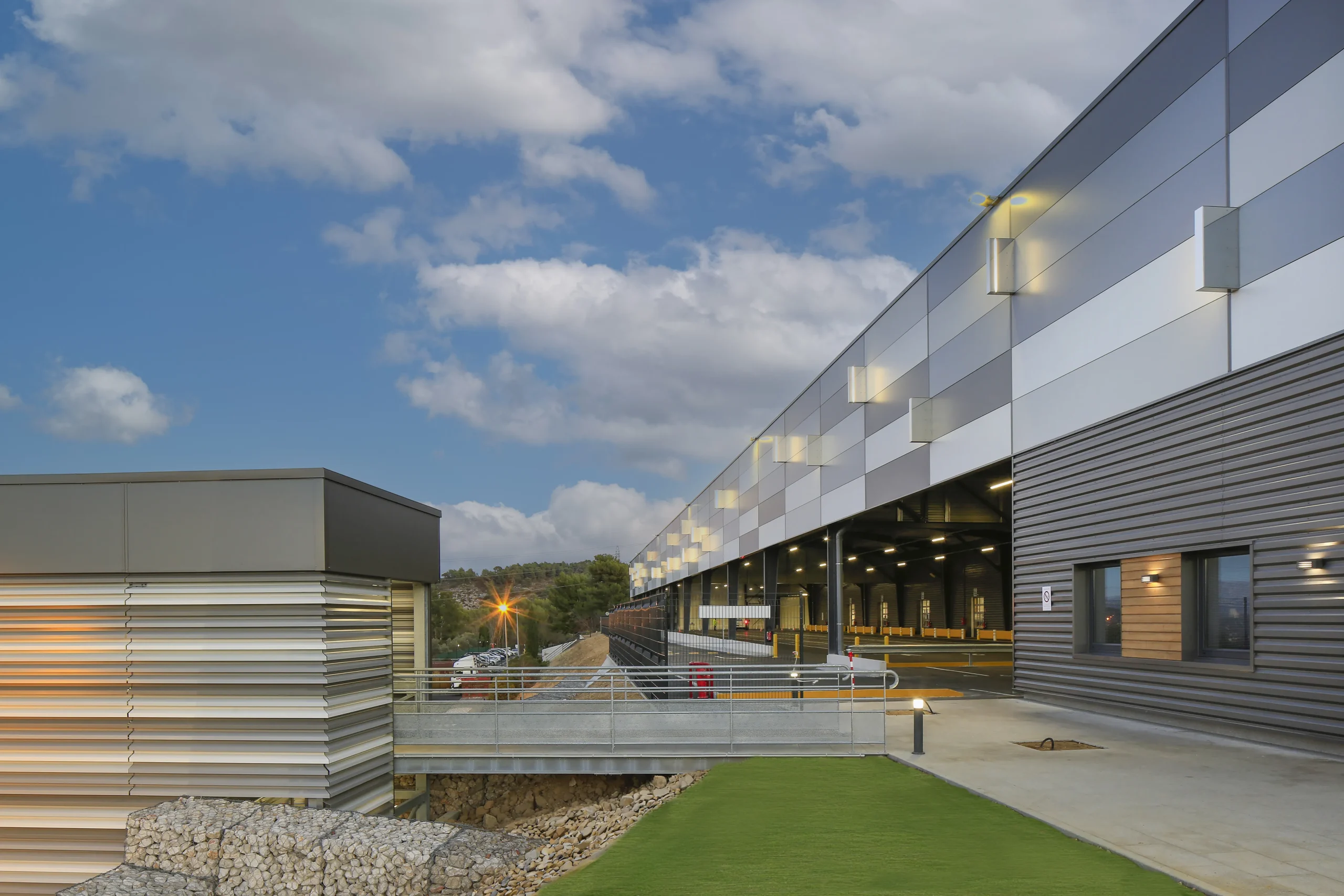 Bâtiment logistique clé en main livré en 2015 par Vectura Immobilier
