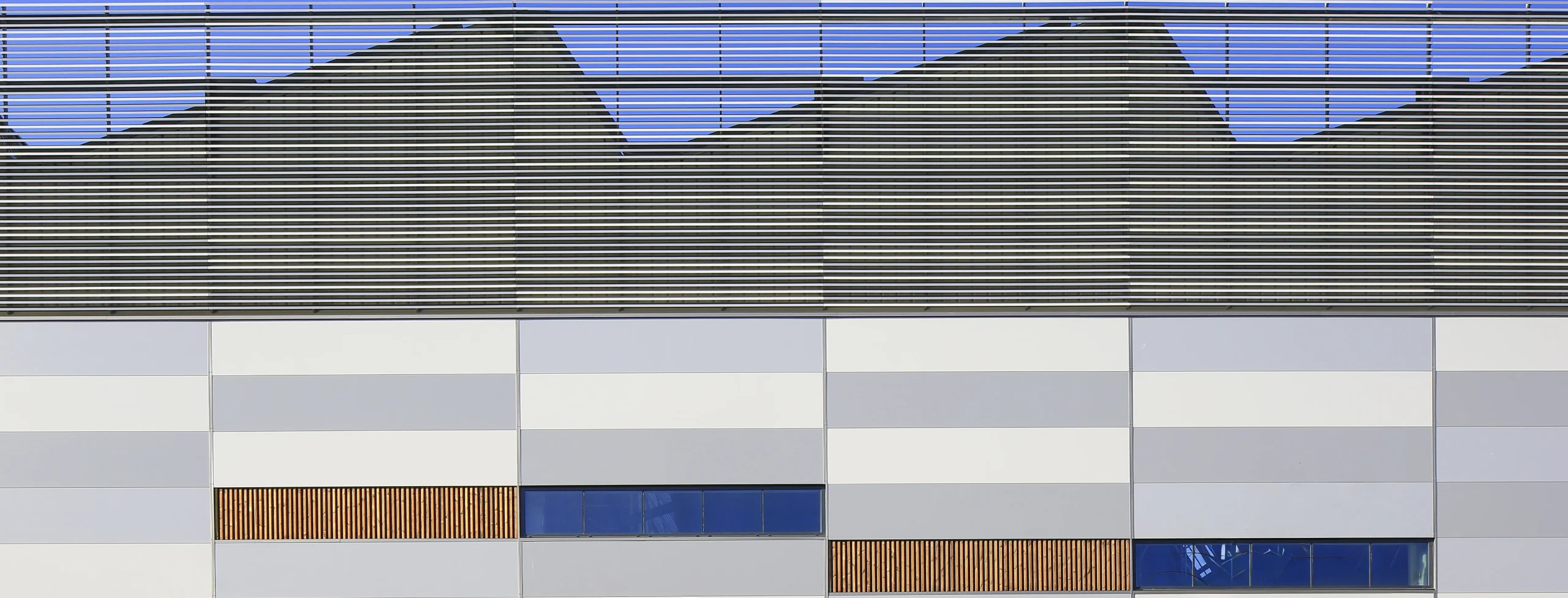 Façade d’un bâtiment de messagerie développé et détenu par Vectura Immobilier