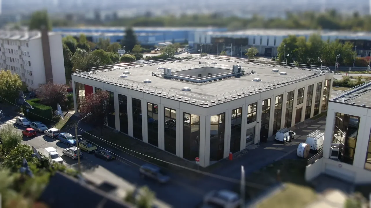 Vue aérienne immeuble activités bureaux Fontenay-sous-Bois environnement urbain