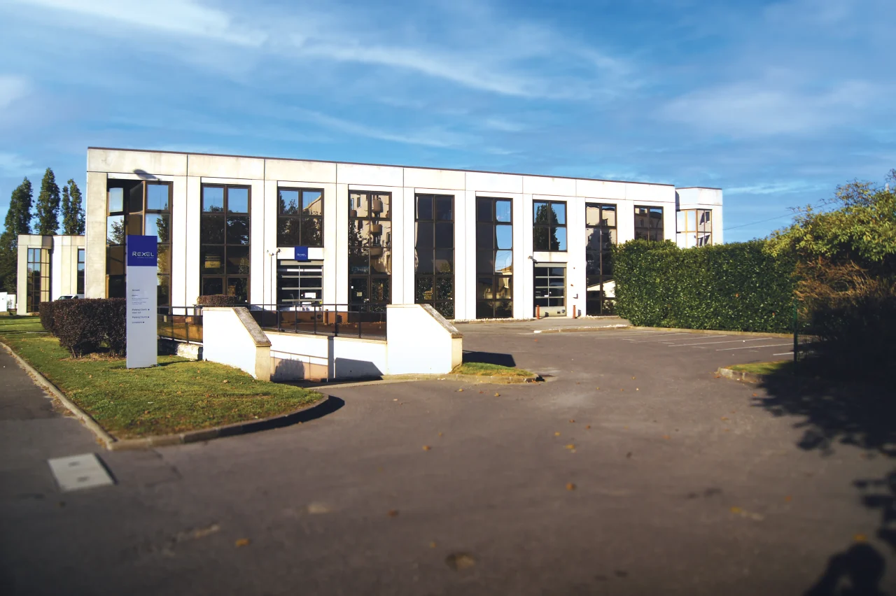Façade immeuble mixte bureaux activités Fontenay-sous-Bois Vectura