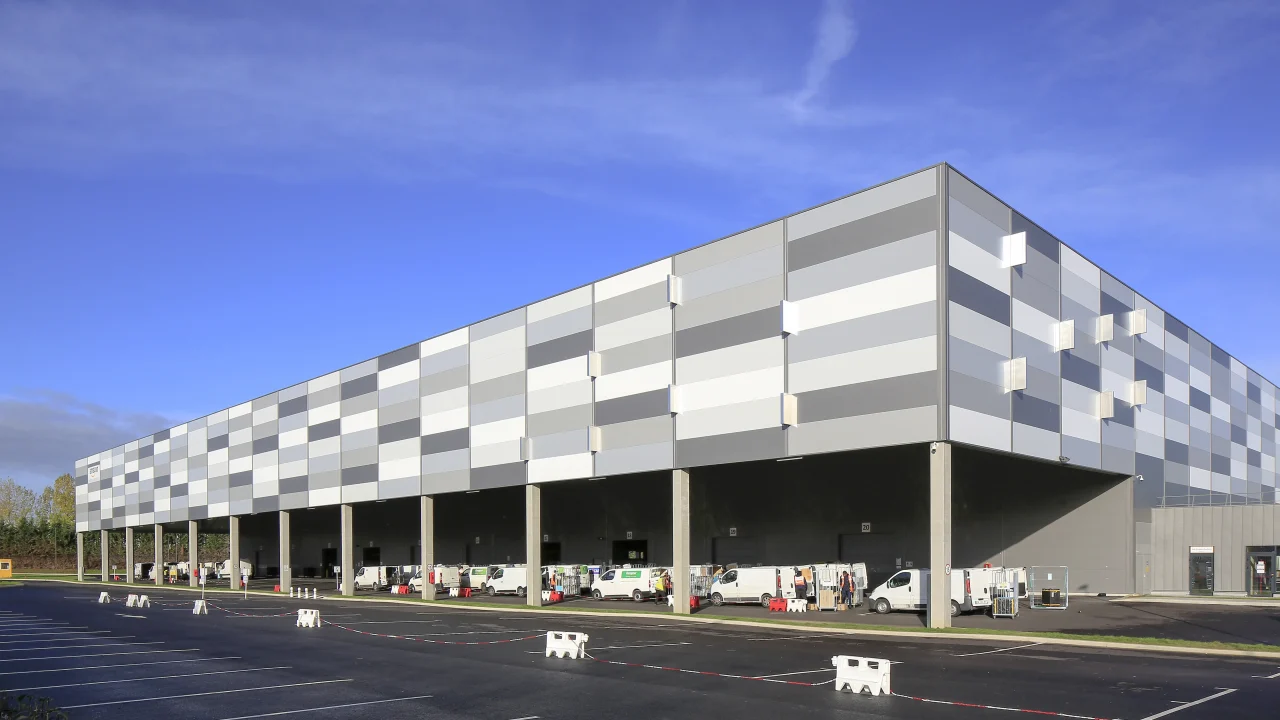 Vectura Last Mile Cergy Parc de l’Horloge plateforme logistique Amazon