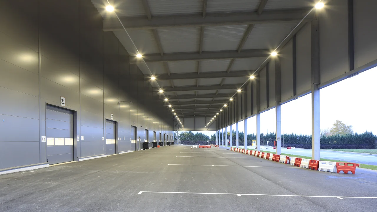 Vectura Last Mile Cergy zone de chargement véhicules utilitaires