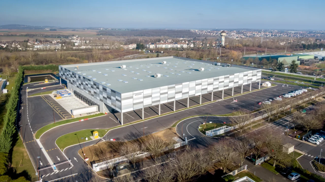 Vectura Last Mile Cergy vue aérienne de la plateforme logistique Amazon