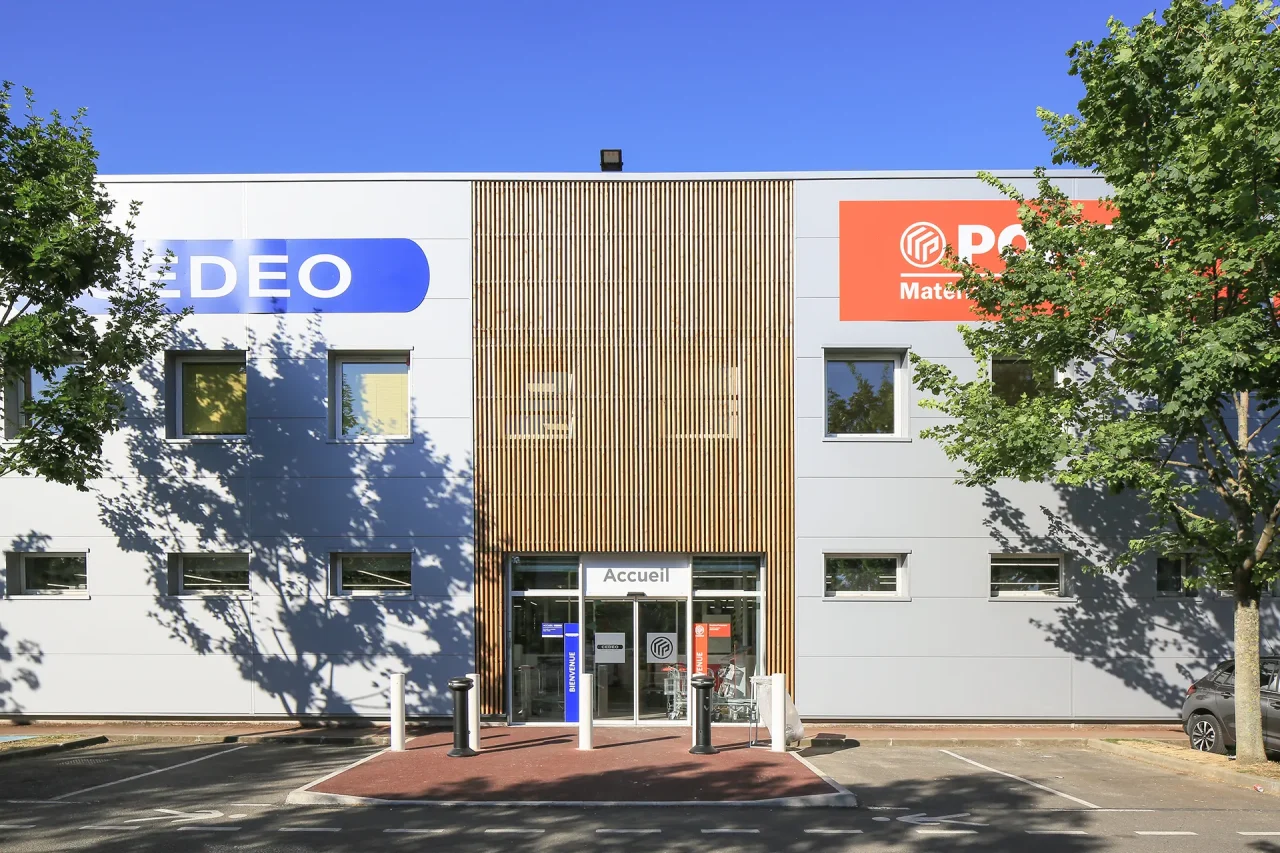 Entrepôt logistique restructuré par Vectura pour les enseignes Saint Gobain