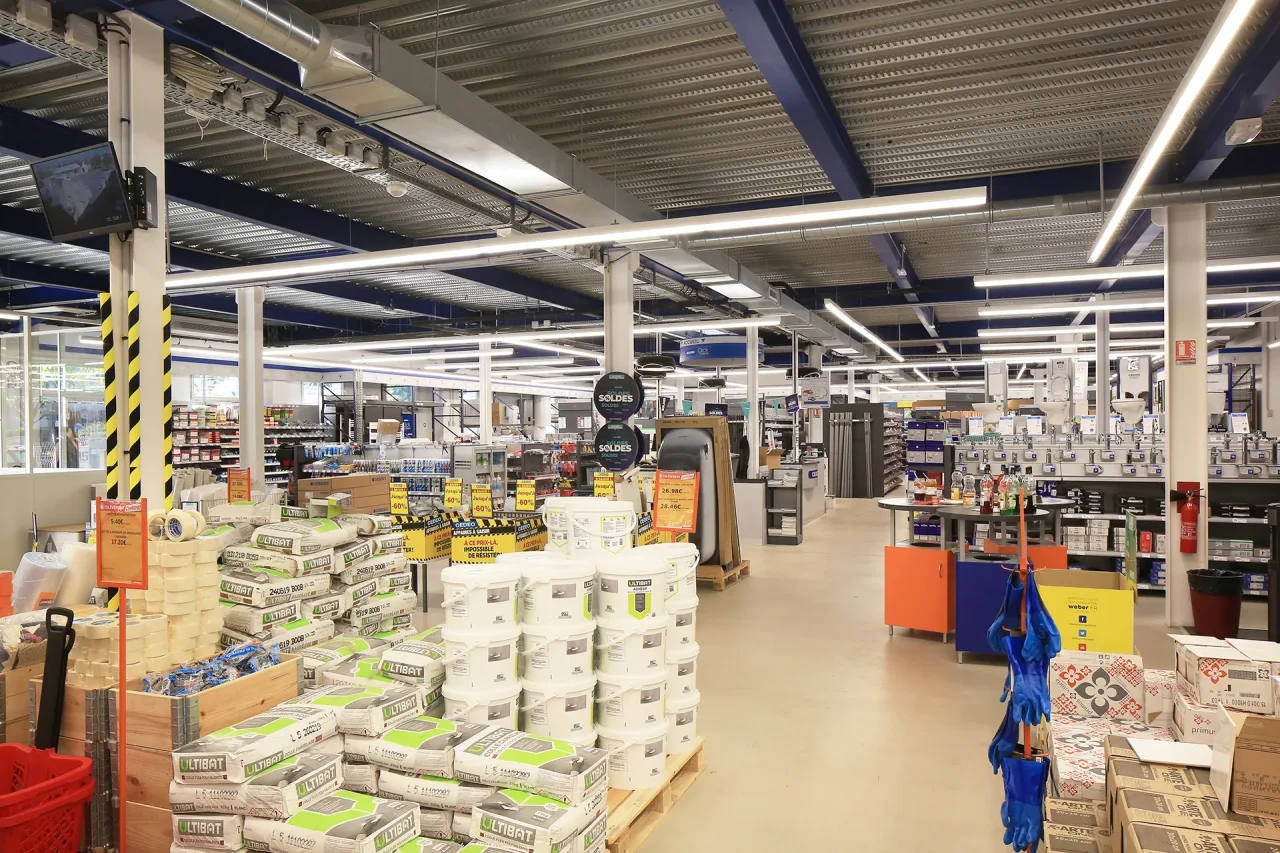 Surface de vente de la plateforme CEDEO à la Courneuve
