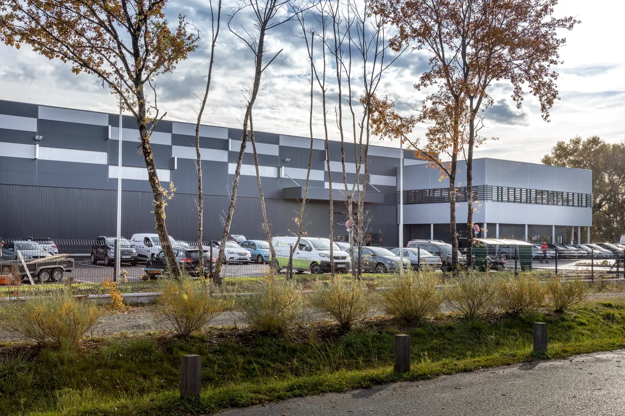 Plateforme logistique Médiapost développée par Vectura à Mérignac près de l’aéroport