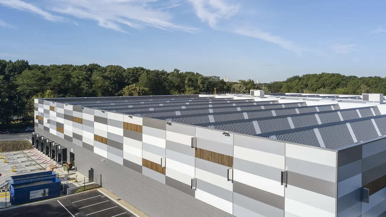 Façades et toiture du bâtiment logistique Amazon Noisy-le-Grand