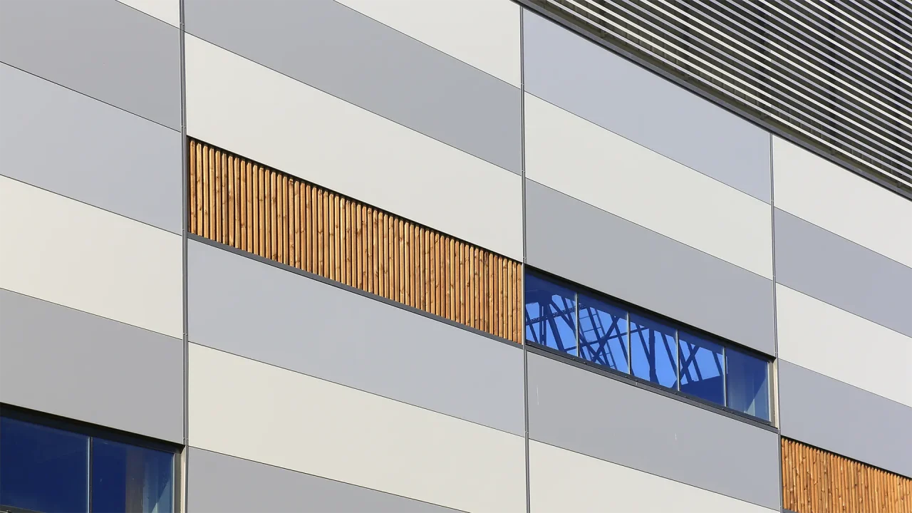 Vectura Last Mile Vélizy détail de la façade du centre de tri Amazon
