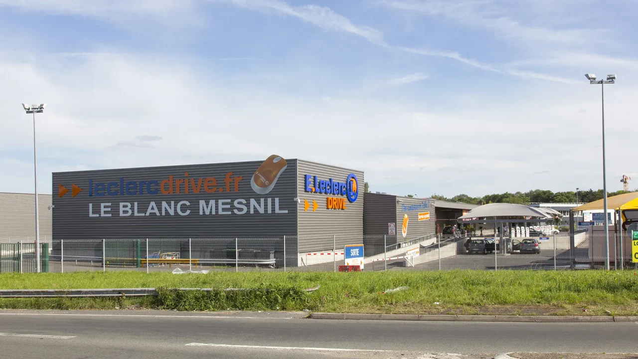 zone drive alimentaire leclerc blanc mesnil flux clients vehicules circulation commerciale