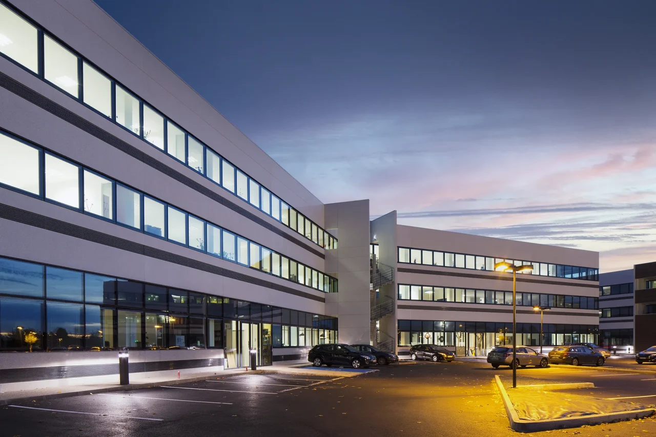parking principal bureaux vectura park cergy stationnements vehicules