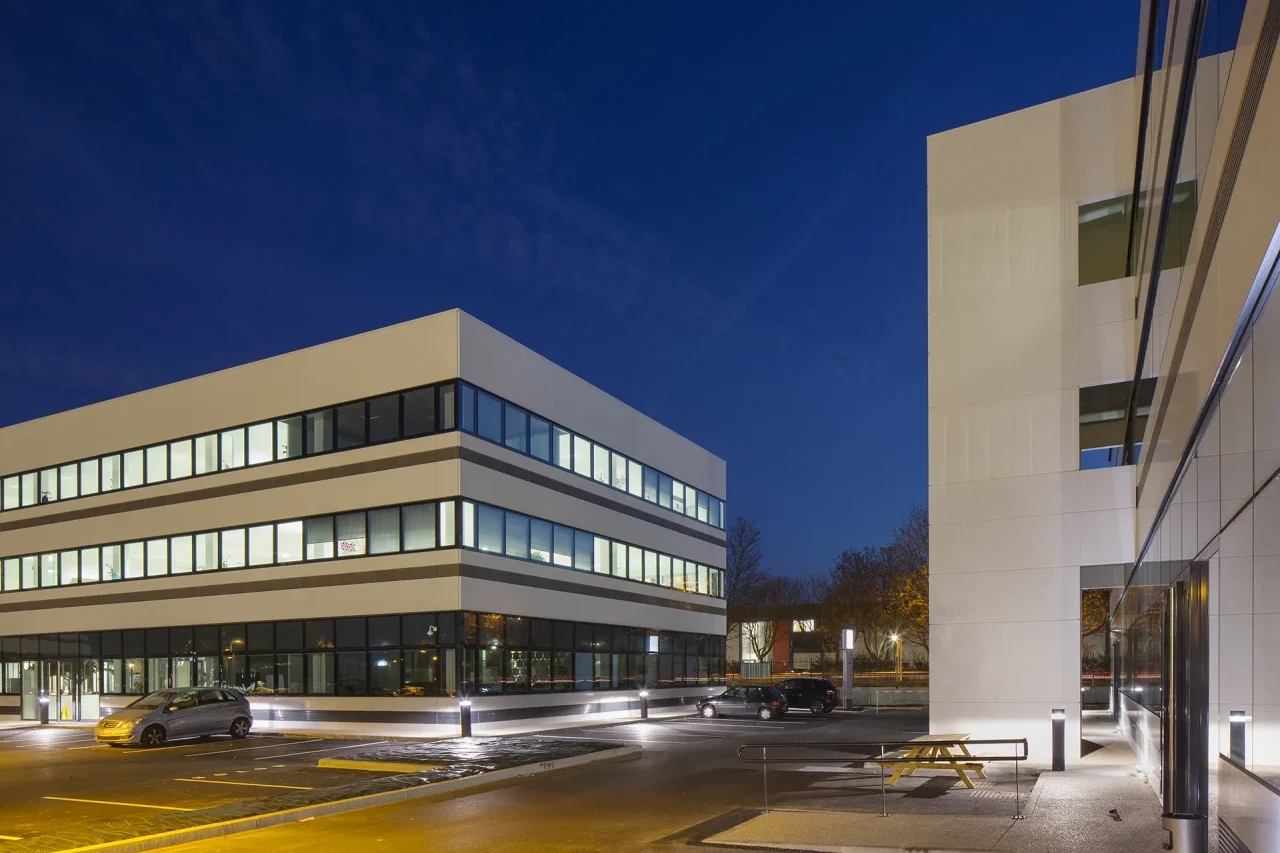 batiments bureaux moderne vectura park cergy