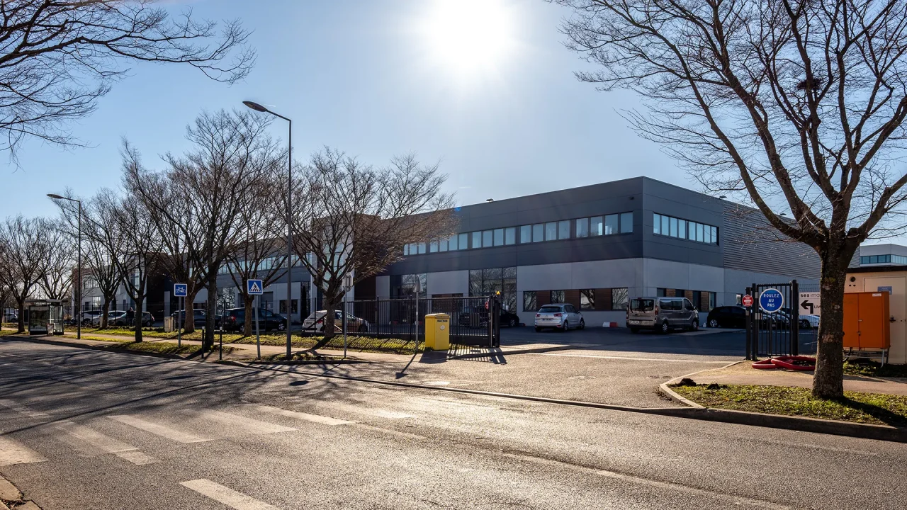 entree site activites cergy signaletique entreprises et acces véhicules