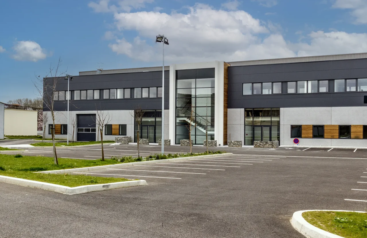 Bâtiment d’activités Vectura Park Toulouse Fondeyre avec accès livraison et parkings