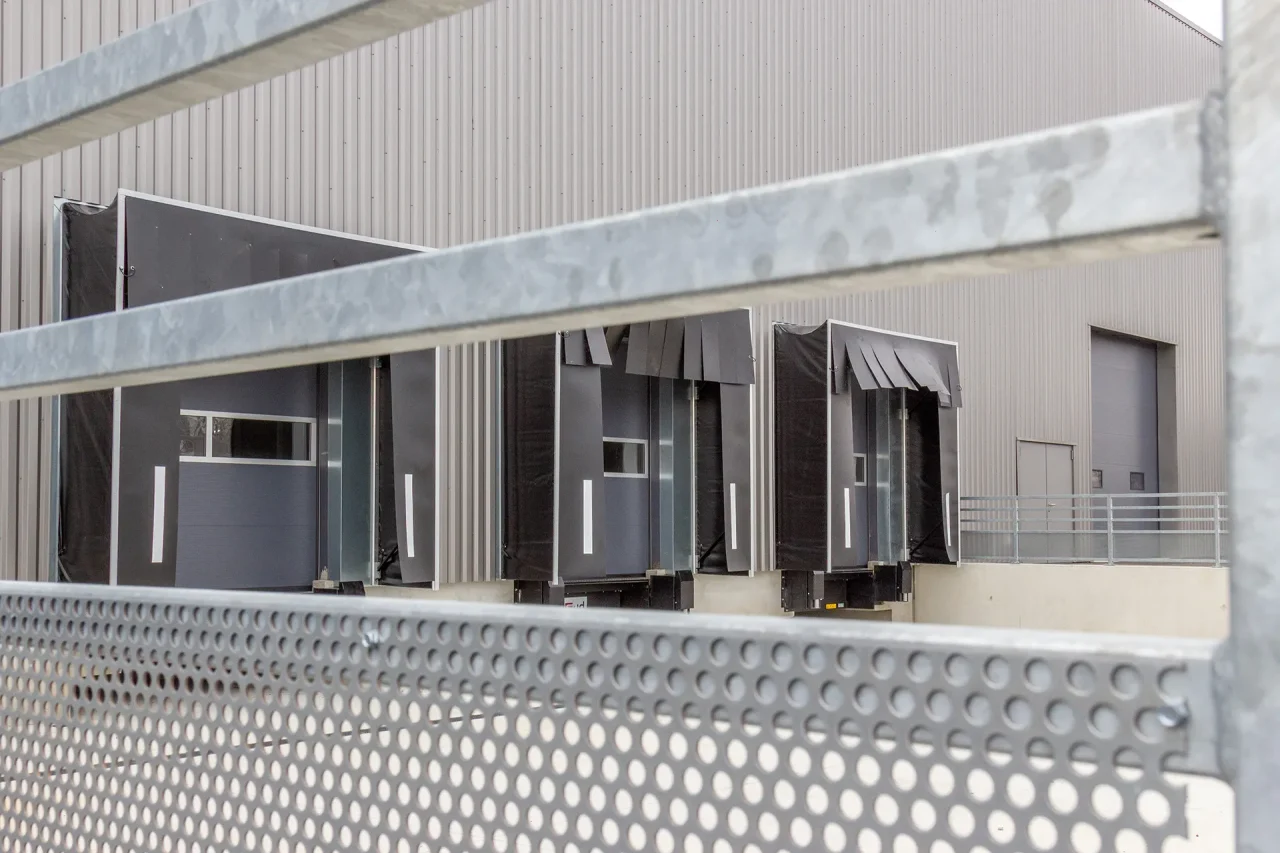 Quais de chargement logistiques avec portes sectionnelles Vectura Park Toulouse Fondeyre