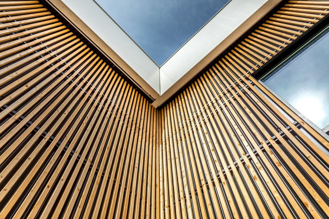 facade boutiques bois architecture commerciale contemporaine