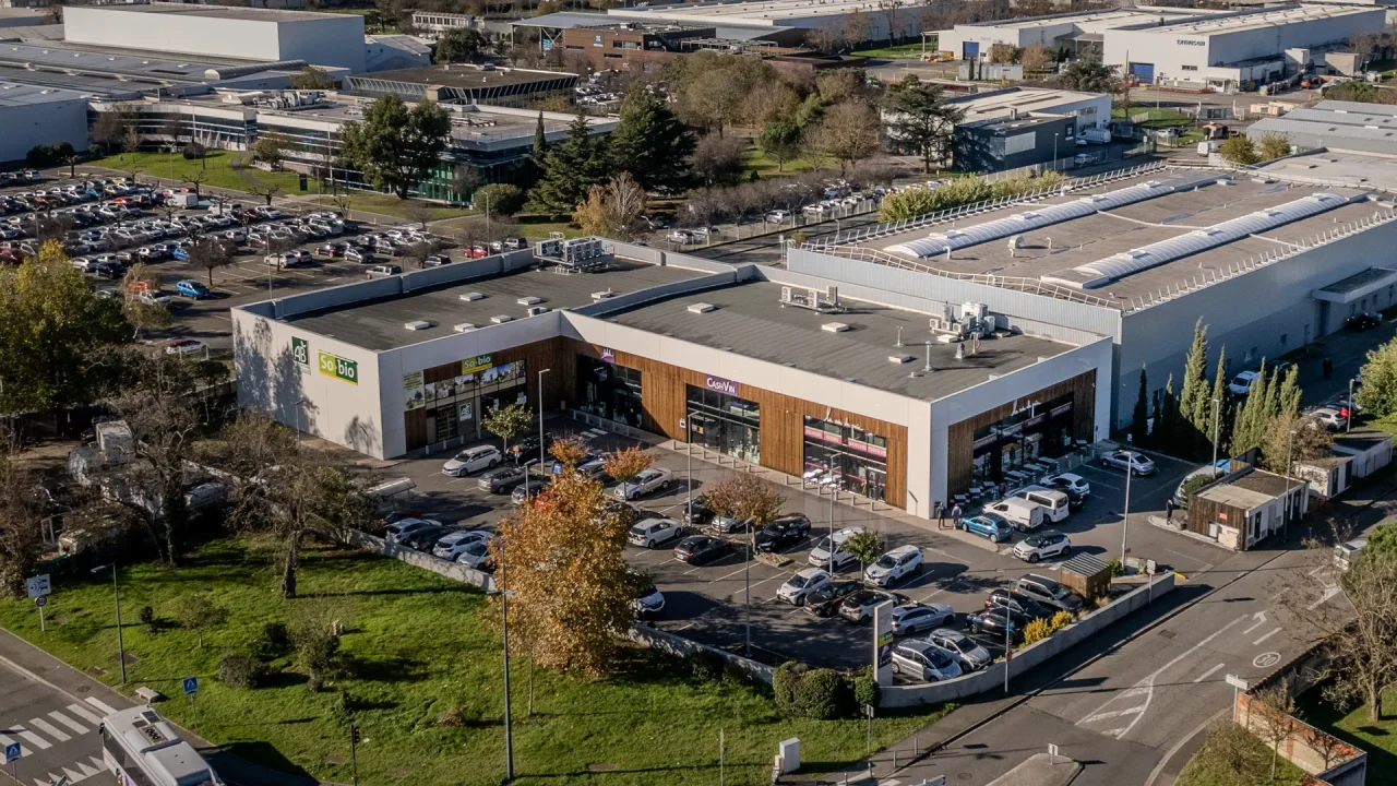 vue aerienne commerces oncopole toulouse parc commercial vectura park implantation environnement urbain