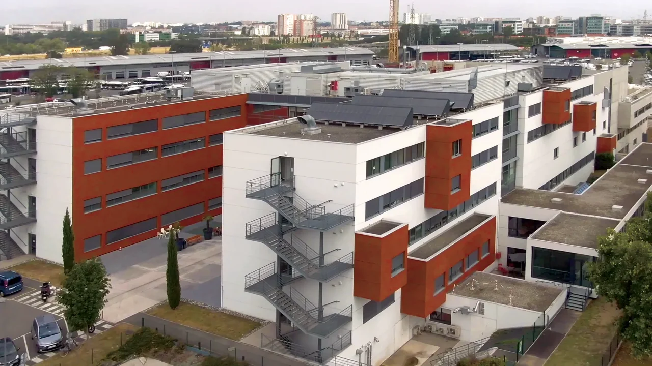 Clinique Médipôle Garonne Toulouse vue aérienne bâtiment santé moderne