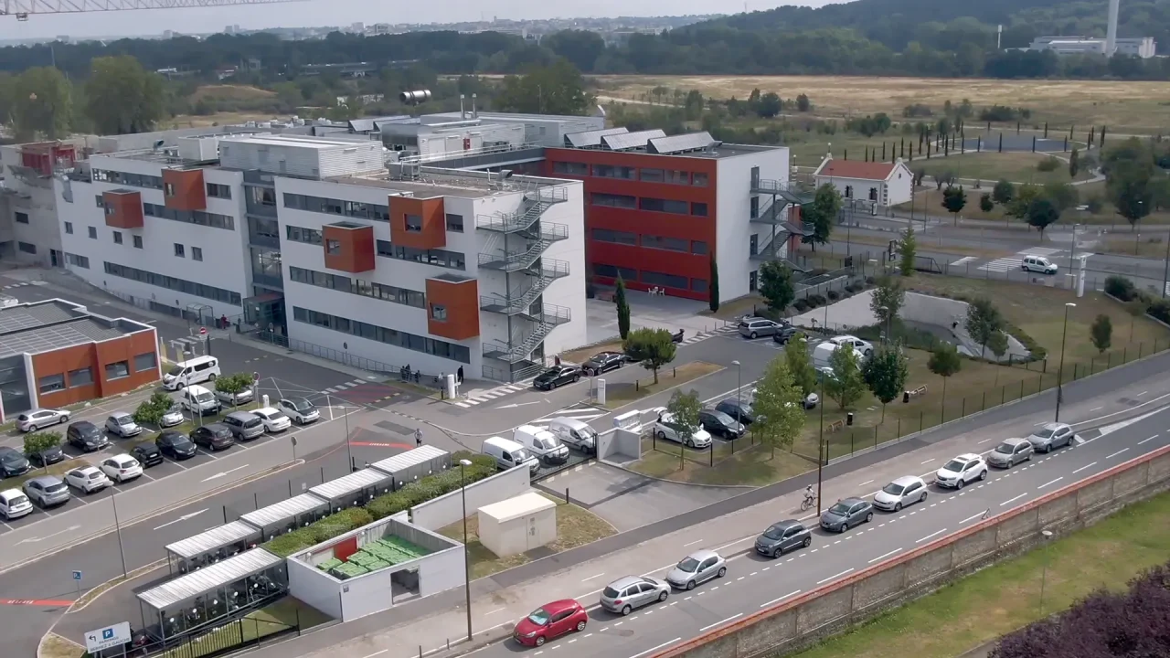Accès et stationnement Clinique Médipôle Toulouse vue aérienne environnement urbain