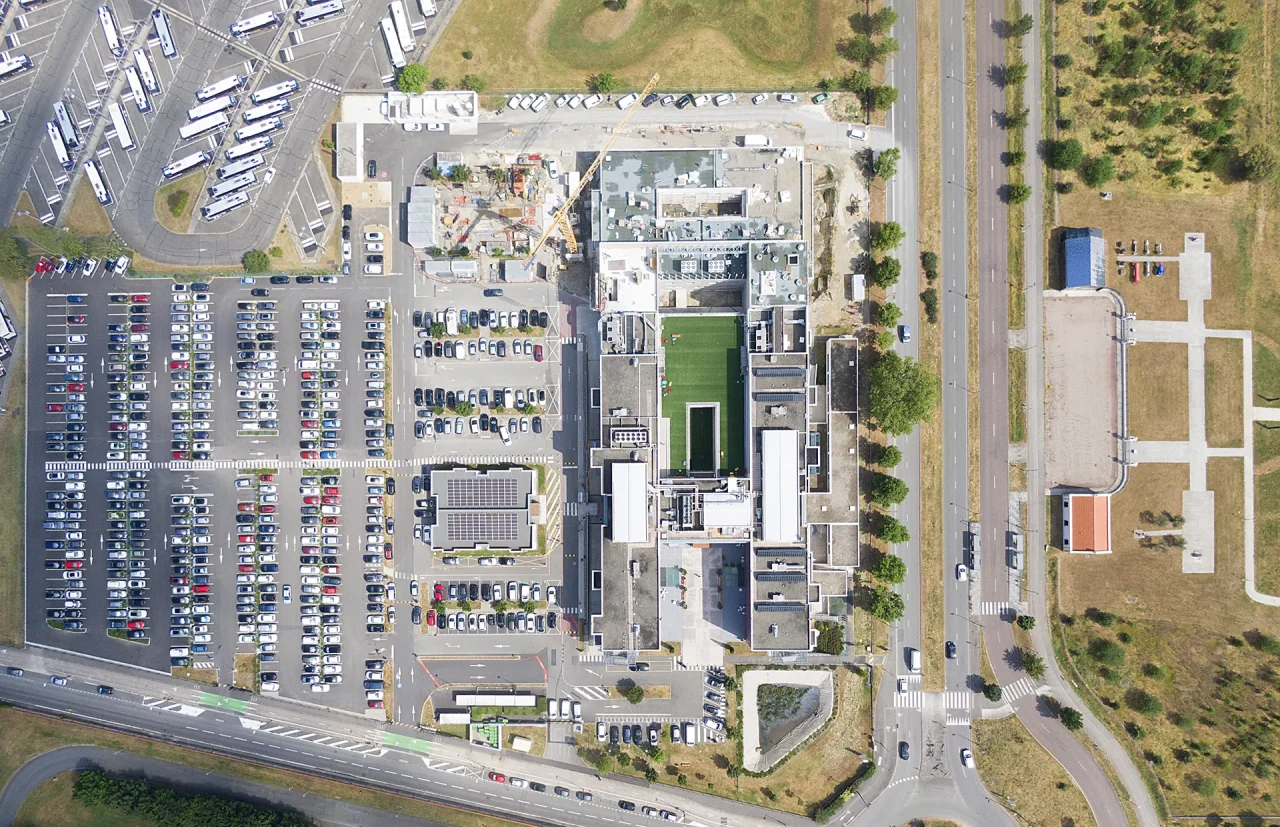 Clinique Médipôle Toulouse vue drone verticale organisation site parkings accès
