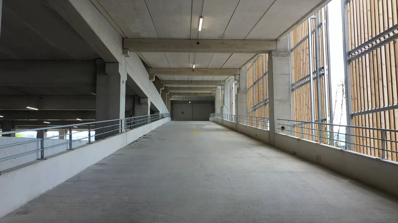 rampe intérieure parking silo Toulouse Actisud circulation véhicules utilitaires