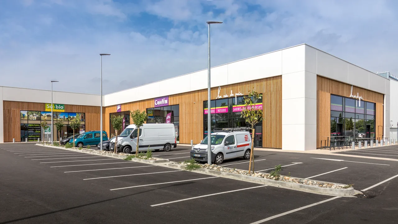retail park commerces proximite toulouse oncopole vectura parking facade