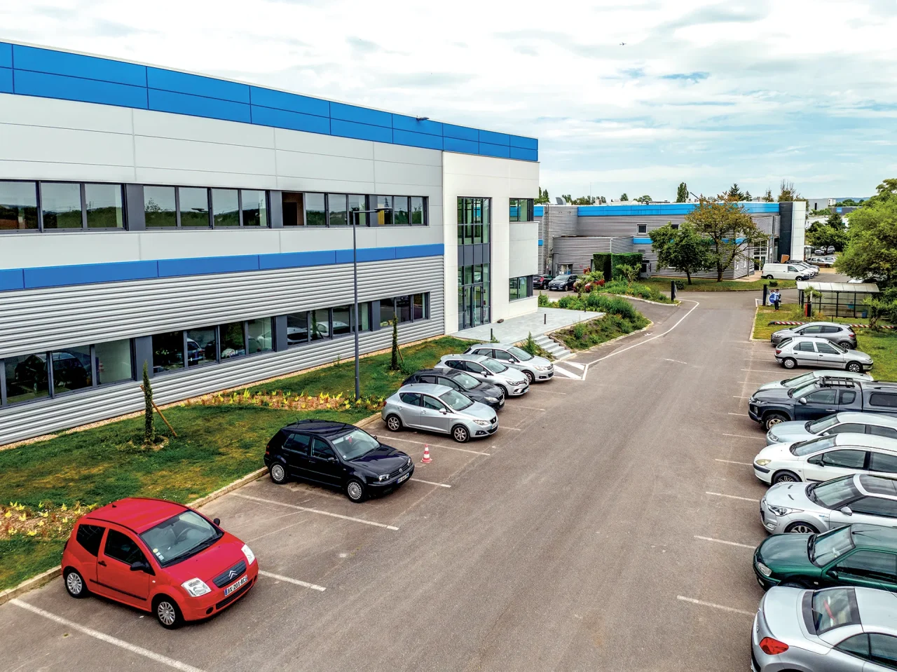 Accès et parkings du site industriel LISI Aerospace à Saint-Ouen-l’Aumône