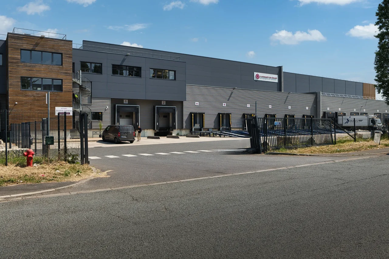 plateforme logistique orly quais acces locataires flux camions entrepot