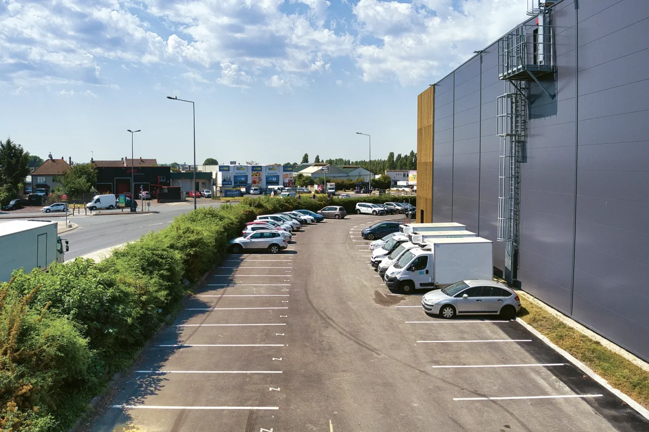 plateforme logistique orly parking vehicules legers acces site logistique