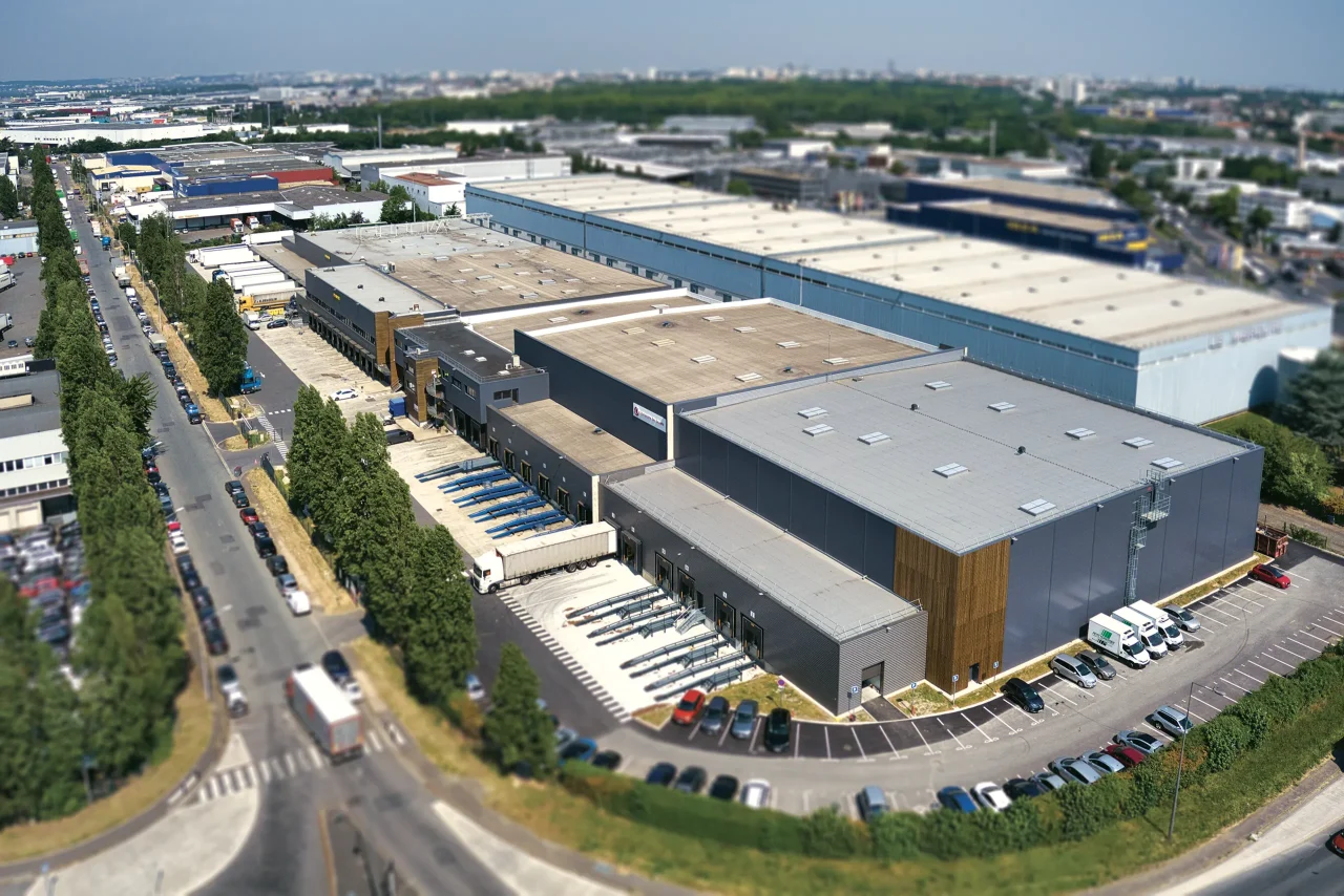 plateforme logistique orly vue aerienne site logistique quais environnement urbain