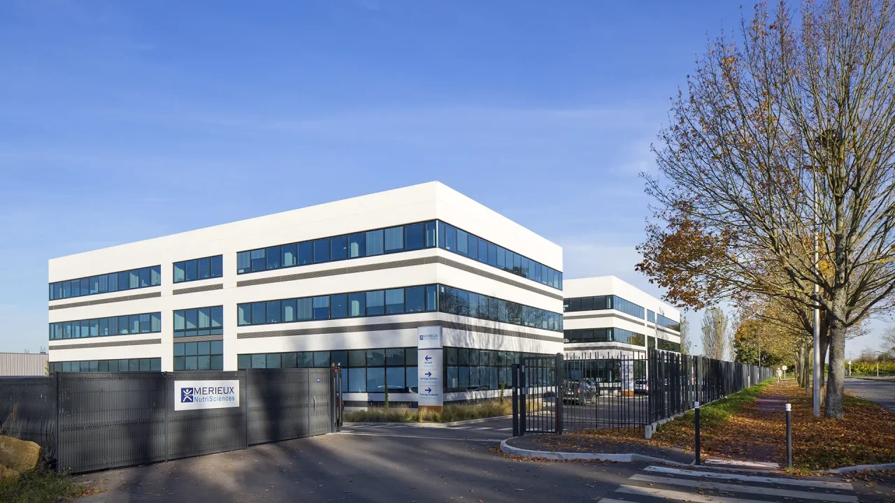 acces principal site tertiaire vectura park cergy voiries internes